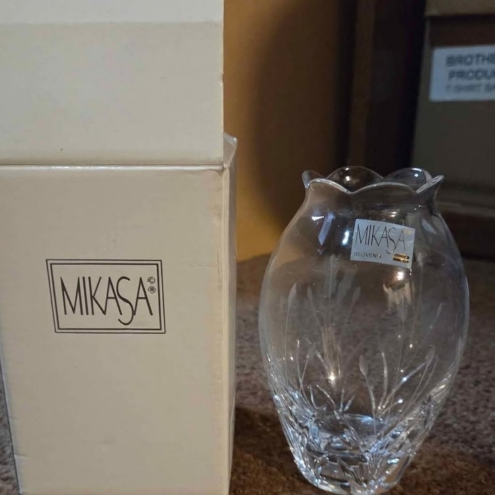 Mikasa Crystal PETIT POINTS Vase 5 1/4 Inch